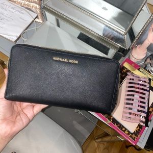 Michael Kors black jet set wallet